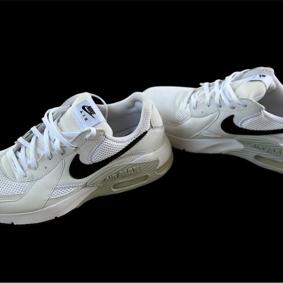 Nike Air Max White and Black Women's Shoes - Picture 3 of 6
